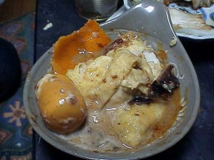 黄色いのがキンダーサプライズのおまけ 黄色いのがキンダーサプライズのおまけ