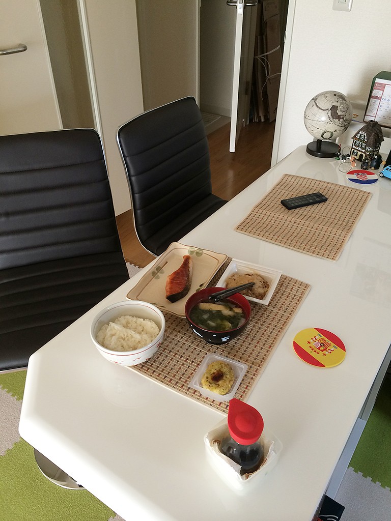 或る日の昼食 en バーカウンター