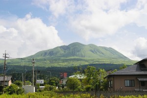 熊本の友達の家から見えた阿蘇山（08年7月）