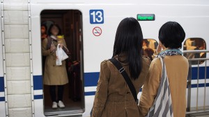 旅立つゆうこを見送るOVICCIとともみん
